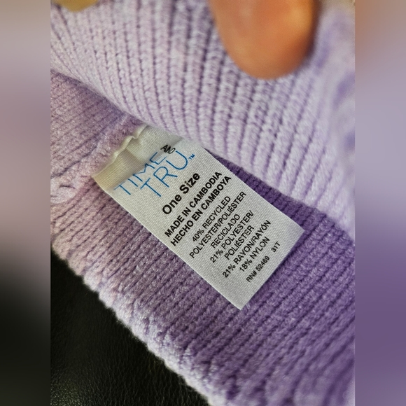 Kids Beanie and Gloves bundle NWOT - Picture 4 of 4